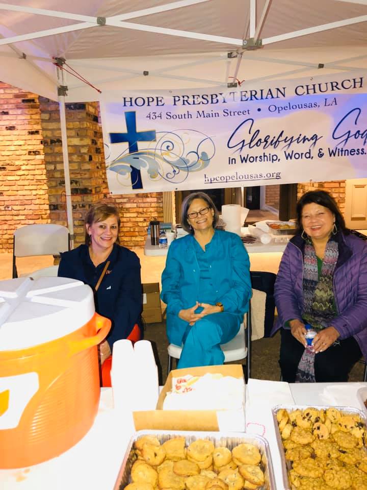 Hope Church women serving hot chocolate and cookies at the Opelousas Christmas Parade